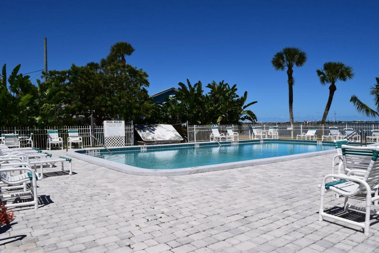 Caribbean Shores Waterfront Resort Jensen Beach Exterior photo